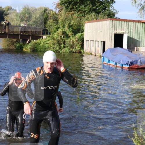 31.08.2025 - Elbe Triathlon Hamburg Luisa Fischer http://msf.ph/oto/8673113 31.08.2025 08:41:44 Schwimmen 332, 340 meine-sportfotos.de