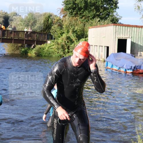31.08.2025 - Elbe Triathlon Hamburg Luisa Fischer http://msf.ph/oto/8673129 31.08.2025 08:41:47 Schwimmen 325, 332, 340 meine-sportfotos.de