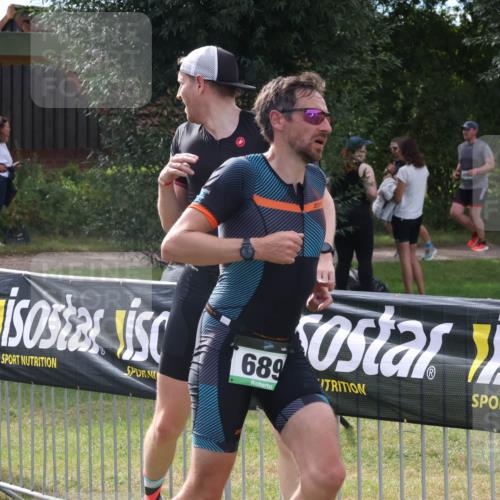 31.08.2025 - Elbe Triathlon Hamburg Luisa Fischer http://msf.ph/oto/8673142 31.08.2025 11:01:02 Laufen 201, 689 meine-sportfotos.de