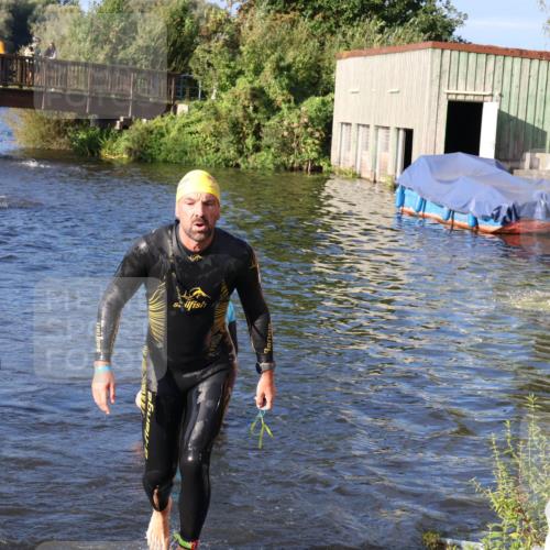 31.08.2025 - Elbe Triathlon Hamburg Luisa Fischer http://msf.ph/oto/8673147 31.08.2025 08:41:56 Schwimmen 325 meine-sportfotos.de