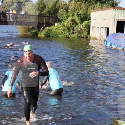 31.08.2025 - Elbe Triathlon Hamburg Luisa Fischer http://msf.ph/oto/8673169 31.08.2025 08:42:09 Schwimmen 300, 343, 364 meine-sportfotos.de