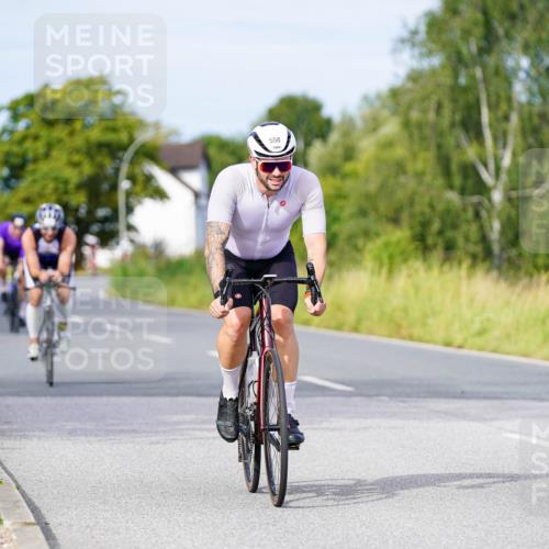 31.08.2025 - Elbe Triathlon Hamburg Michael Burmester http://msf.ph/oto/8673175 31.08.2025 10:10:36 Radfahren 497, 558, 678, 829, 929 meine-sportfotos.de