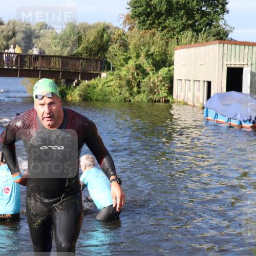 31.08.2025 - Elbe Triathlon Hamburg Luisa Fischer http://msf.ph/oto/8673181 31.08.2025 08:42:10 Schwimmen 300, 343, 364 meine-sportfotos.de