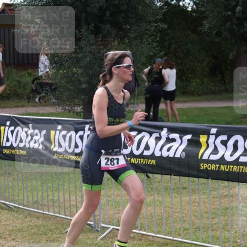 31.08.2025 - Elbe Triathlon Hamburg Luisa Fischer http://msf.ph/oto/8673206 31.08.2025 11:01:31 Laufen 287 meine-sportfotos.de