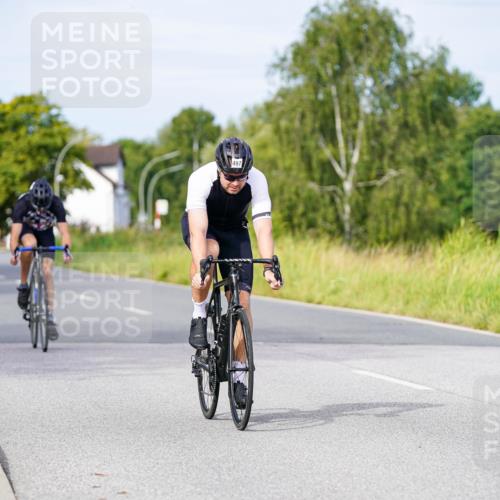 31.08.2025 - Elbe Triathlon Hamburg Michael Burmester http://msf.ph/oto/8673211 31.08.2025 10:10:43 Radfahren 497, 653, 893, 929 meine-sportfotos.de
