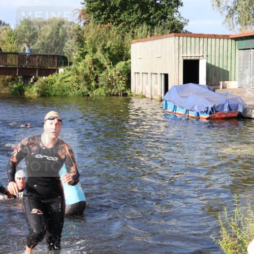 31.08.2025 - Elbe Triathlon Hamburg Luisa Fischer http://msf.ph/oto/8673212 31.08.2025 08:42:19 Schwimmen 300, 352 meine-sportfotos.de