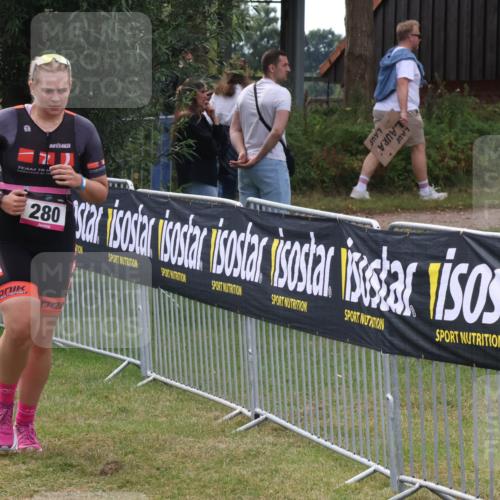 31.08.2025 - Elbe Triathlon Hamburg Luisa Fischer http://msf.ph/oto/8673268 31.08.2025 11:02:03 Laufen 2 meine-sportfotos.de