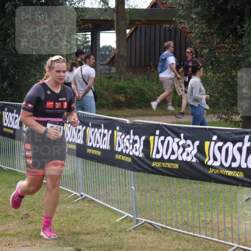 31.08.2025 - Elbe Triathlon Hamburg Luisa Fischer http://msf.ph/oto/8673274 31.08.2025 11:02:04 Laufen  meine-sportfotos.de