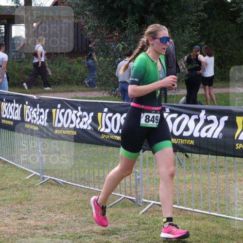 31.08.2025 - Elbe Triathlon Hamburg Luisa Fischer http://msf.ph/oto/8673297 31.08.2025 11:02:07 Laufen 849 meine-sportfotos.de