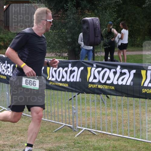 31.08.2025 - Elbe Triathlon Hamburg Luisa Fischer http://msf.ph/oto/8673335 31.08.2025 11:02:31 Laufen 666 meine-sportfotos.de
