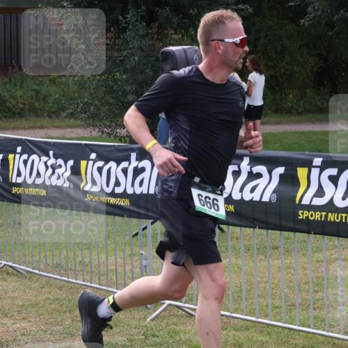 31.08.2025 - Elbe Triathlon Hamburg Luisa Fischer http://msf.ph/oto/8673337 31.08.2025 11:02:32 Laufen 666 meine-sportfotos.de
