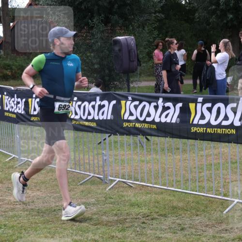 31.08.2025 - Elbe Triathlon Hamburg Luisa Fischer http://msf.ph/oto/8673527 31.08.2025 11:05:01 Laufen 692 meine-sportfotos.de