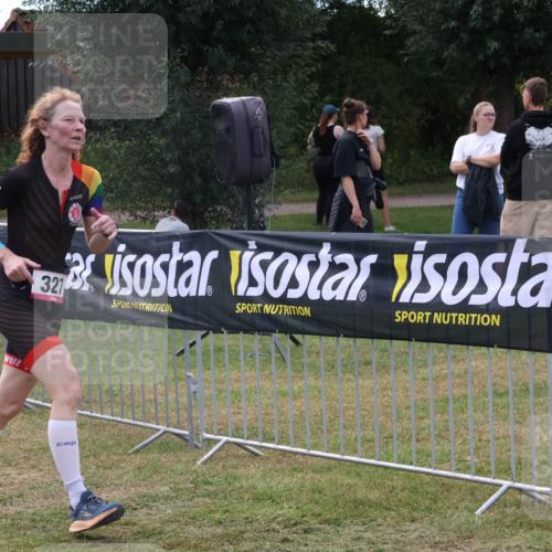 31.08.2025 - Elbe Triathlon Hamburg Luisa Fischer http://msf.ph/oto/8673563 31.08.2025 11:05:27 Laufen 3, 321 meine-sportfotos.de
