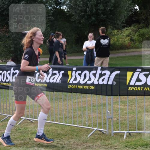 31.08.2025 - Elbe Triathlon Hamburg Luisa Fischer http://msf.ph/oto/8673565 31.08.2025 11:05:27 Laufen 327 meine-sportfotos.de