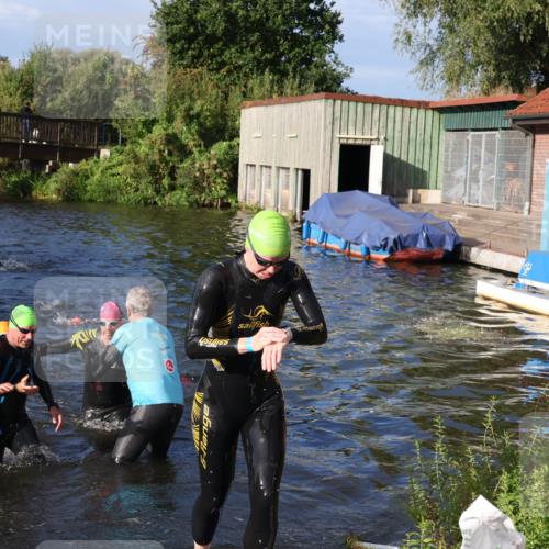 31.08.2025 - Elbe Triathlon Hamburg Luisa Fischer http://msf.ph/oto/8673670 31.08.2025 08:45:30 Schwimmen 267, 269, 320, 348, 368 meine-sportfotos.de