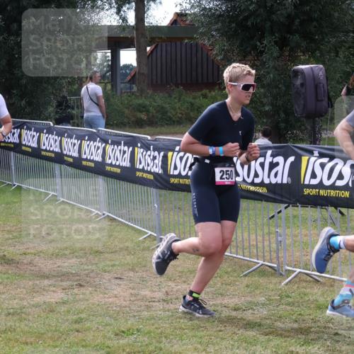 31.08.2025 - Elbe Triathlon Hamburg Luisa Fischer http://msf.ph/oto/8673687 31.08.2025 11:06:29 Laufen 54, 463, 510, 250 meine-sportfotos.de