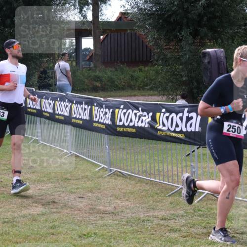 31.08.2025 - Elbe Triathlon Hamburg Luisa Fischer http://msf.ph/oto/8673691 31.08.2025 11:06:30 Laufen 654, 463, 250 meine-sportfotos.de