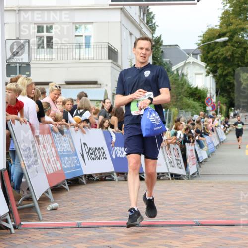 31.08.2025 - 21. Blankeneser Heldenlauf Strokosch-Dieckow http://msf.ph/oto/8673711 31.08.2025 10:51:34 Ziel 2187, 3580, 3030 meine-sportfotos.de