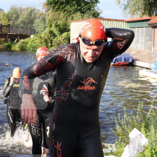 31.08.2025 - Elbe Triathlon Hamburg Luisa Fischer http://msf.ph/oto/8673832 31.08.2025 08:45:58 Schwimmen 260, 261, 285, 324, 334, 360 meine-sportfotos.de