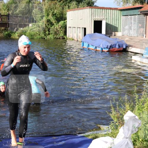 31.08.2025 - Elbe Triathlon Hamburg Luisa Fischer http://msf.ph/oto/8673884 31.08.2025 08:46:07 Schwimmen 246, 360 meine-sportfotos.de