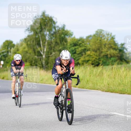 31.08.2025 - Elbe Triathlon Hamburg Michael Burmester http://msf.ph/oto/8673915 31.08.2025 10:13:15 Radfahren 417, 546, 719, 770, 833, 866, 913 meine-sportfotos.de