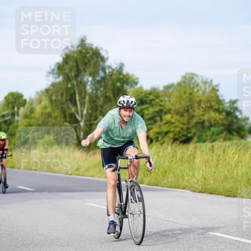 31.08.2025 - Elbe Triathlon Hamburg Michael Burmester http://msf.ph/oto/8673946 31.08.2025 10:13:18 Radfahren 417, 477, 494, 546, 833, 866, 913 meine-sportfotos.de