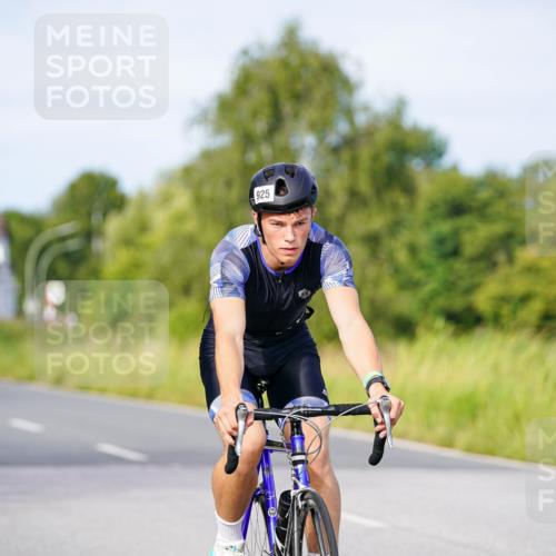 31.08.2025 - Elbe Triathlon Hamburg Michael Burmester http://msf.ph/oto/8674120 31.08.2025 10:13:46 Radfahren 821, 886, 925 meine-sportfotos.de