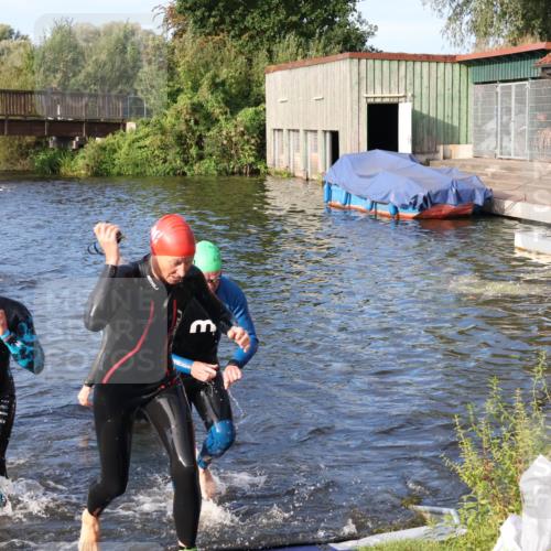 31.08.2025 - Elbe Triathlon Hamburg Luisa Fischer http://msf.ph/oto/8674157 31.08.2025 08:46:56 Schwimmen 247, 259, 266, 383, 385 meine-sportfotos.de