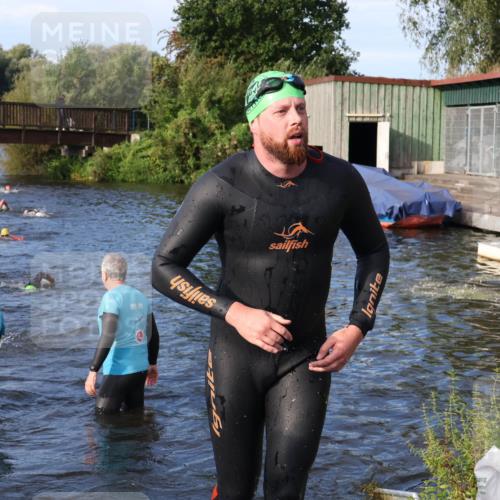 31.08.2025 - Elbe Triathlon Hamburg Luisa Fischer http://msf.ph/oto/8674214 31.08.2025 08:47:12 Schwimmen 290, 310 meine-sportfotos.de