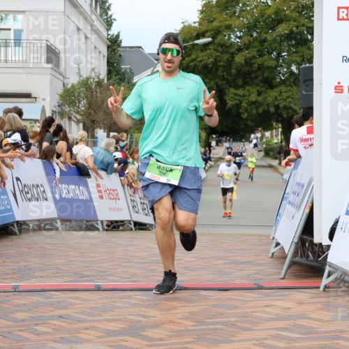 31.08.2025 - 21. Blankeneser Heldenlauf Strokosch-Dieckow http://msf.ph/oto/8674248 31.08.2025 10:51:20 Ziel 3388, 3292 meine-sportfotos.de