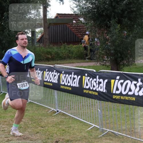 31.08.2025 - Elbe Triathlon Hamburg Luisa Fischer http://msf.ph/oto/8674293 31.08.2025 11:32:49 Laufen 1057 meine-sportfotos.de