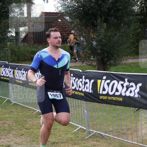 31.08.2025 - Elbe Triathlon Hamburg Luisa Fischer http://msf.ph/oto/8674296 31.08.2025 11:32:49 Laufen 1057 meine-sportfotos.de