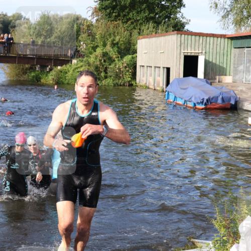 31.08.2025 - Elbe Triathlon Hamburg Luisa Fischer http://msf.ph/oto/8674374 31.08.2025 08:47:43 Schwimmen 249, 278, 282, 316, 357, 366, 371 meine-sportfotos.de
