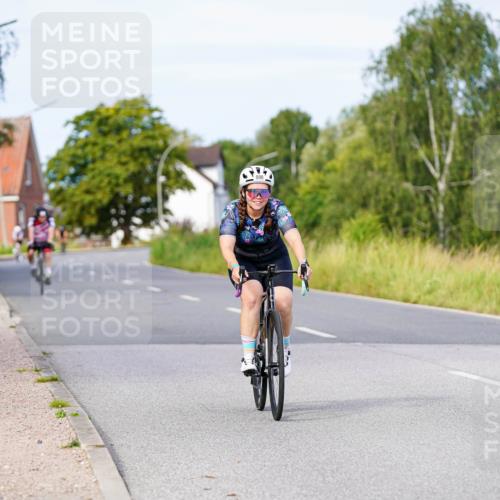 31.08.2025 - Elbe Triathlon Hamburg Michael Burmester http://msf.ph/oto/8674440 31.08.2025 10:14:57 Radfahren 455, 617, 717, 758, 800 meine-sportfotos.de
