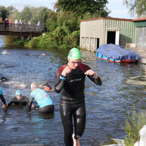 31.08.2025 - Elbe Triathlon Hamburg Luisa Fischer http://msf.ph/oto/8674473 31.08.2025 08:47:56 Schwimmen 282, 297, 308, 330, 341 meine-sportfotos.de