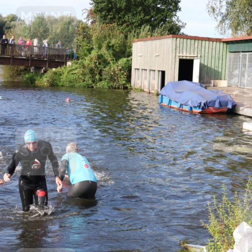 31.08.2025 - Elbe Triathlon Hamburg Luisa Fischer http://msf.ph/oto/8674487 31.08.2025 08:47:59 Schwimmen 258, 297, 308, 330, 341 meine-sportfotos.de