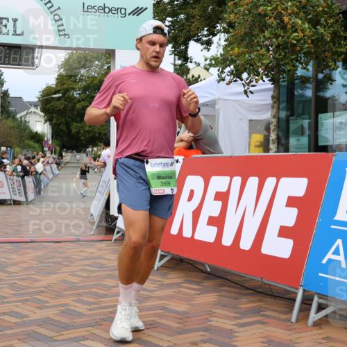 31.08.2025 - 21. Blankeneser Heldenlauf Strokosch-Dieckow http://msf.ph/oto/8674496 31.08.2025 10:50:33 Ziel 3699, 3354, 3564 meine-sportfotos.de