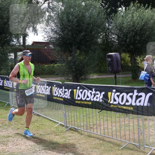 31.08.2025 - Elbe Triathlon Hamburg Luisa Fischer http://msf.ph/oto/8674580 31.08.2025 11:36:17 Laufen 1250 meine-sportfotos.de