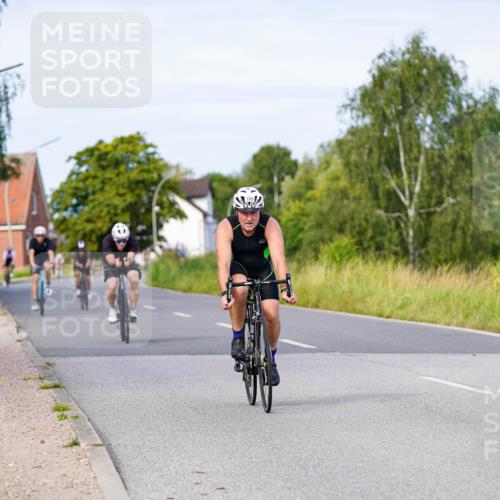 31.08.2025 - Elbe Triathlon Hamburg Michael Burmester http://msf.ph/oto/8674616 31.08.2025 10:15:38 Radfahren 579, 613, 732, 811 meine-sportfotos.de