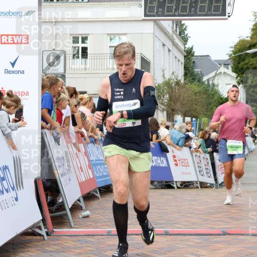 31.08.2025 - 21. Blankeneser Heldenlauf Strokosch-Dieckow http://msf.ph/oto/8674620 31.08.2025 10:50:31 Ziel 3699, 3354, 3564 meine-sportfotos.de