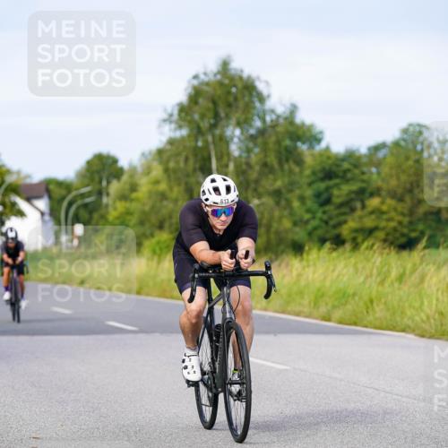 31.08.2025 - Elbe Triathlon Hamburg Michael Burmester http://msf.ph/oto/8674635 31.08.2025 10:15:41 Radfahren 579, 613, 732, 811 meine-sportfotos.de