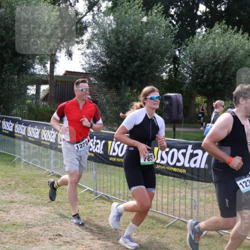 31.08.2025 - Elbe Triathlon Hamburg Luisa Fischer http://msf.ph/oto/8674785 31.08.2025 11:37:30 Laufen 771, 1231, 3, 85, 123, 7001 meine-sportfotos.de