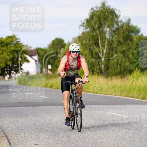 31.08.2025 - Elbe Triathlon Hamburg Michael Burmester http://msf.ph/oto/8674796 31.08.2025 10:16:38 Radfahren 562, 622, 896, 908 meine-sportfotos.de