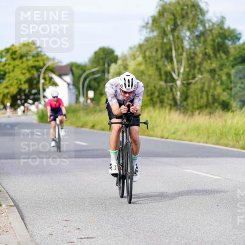 31.08.2025 - Elbe Triathlon Hamburg Michael Burmester http://msf.ph/oto/8674954 31.08.2025 10:17:20 Radfahren 826, 923, 1017 meine-sportfotos.de