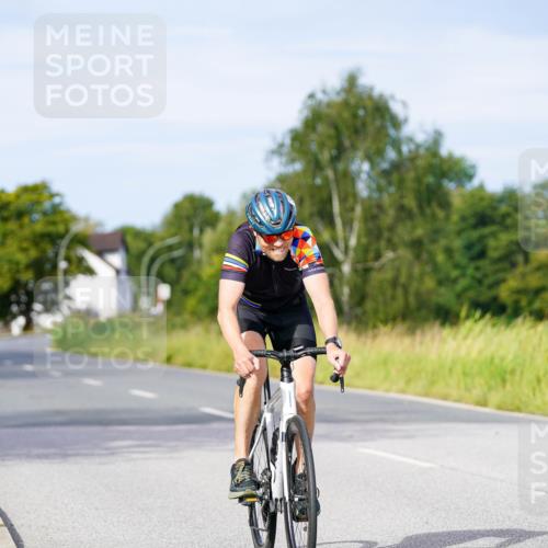 31.08.2025 - Elbe Triathlon Hamburg Michael Burmester http://msf.ph/oto/8675015 31.08.2025 10:17:40 Radfahren 569, 820, 823, 825 meine-sportfotos.de