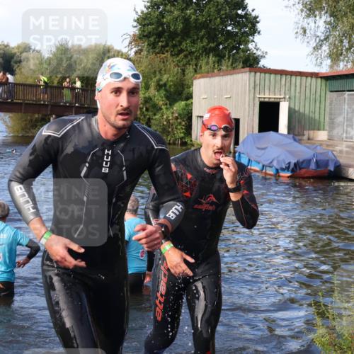 31.08.2025 - Elbe Triathlon Hamburg Luisa Fischer http://msf.ph/oto/8675032 31.08.2025 08:53:45 Schwimmen 467, 554 meine-sportfotos.de