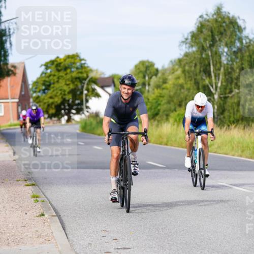 31.08.2025 - Elbe Triathlon Hamburg Michael Burmester http://msf.ph/oto/8675083 31.08.2025 10:18:02 Radfahren 461, 684, 750, 909 meine-sportfotos.de