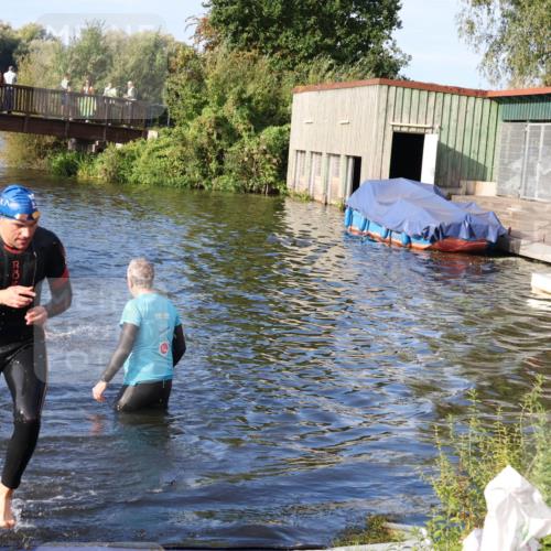 31.08.2025 - Elbe Triathlon Hamburg Luisa Fischer http://msf.ph/oto/8675084 31.08.2025 08:54:36 Schwimmen 535, 539 meine-sportfotos.de
