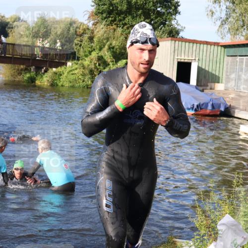 31.08.2025 - Elbe Triathlon Hamburg Luisa Fischer http://msf.ph/oto/8675106 31.08.2025 08:54:45 Schwimmen 506, 535 meine-sportfotos.de