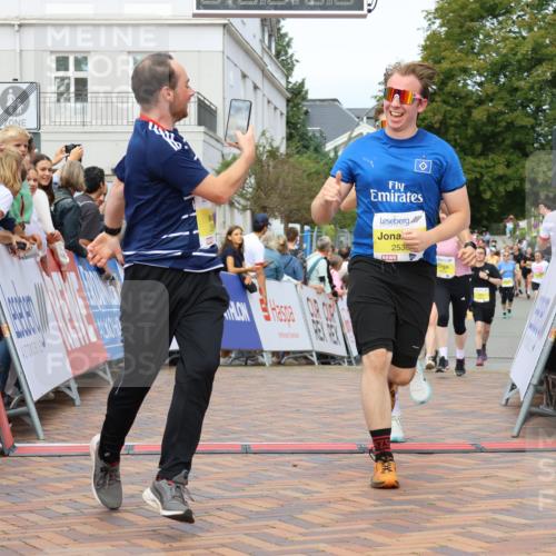 31.08.2025 - 21. Blankeneser Heldenlauf Strokosch-Dieckow http://msf.ph/oto/8675254 31.08.2025 10:29:33 Ziel 2578, 2614, 2615, 2684, 2538, 2558, 2277 meine-sportfotos.de